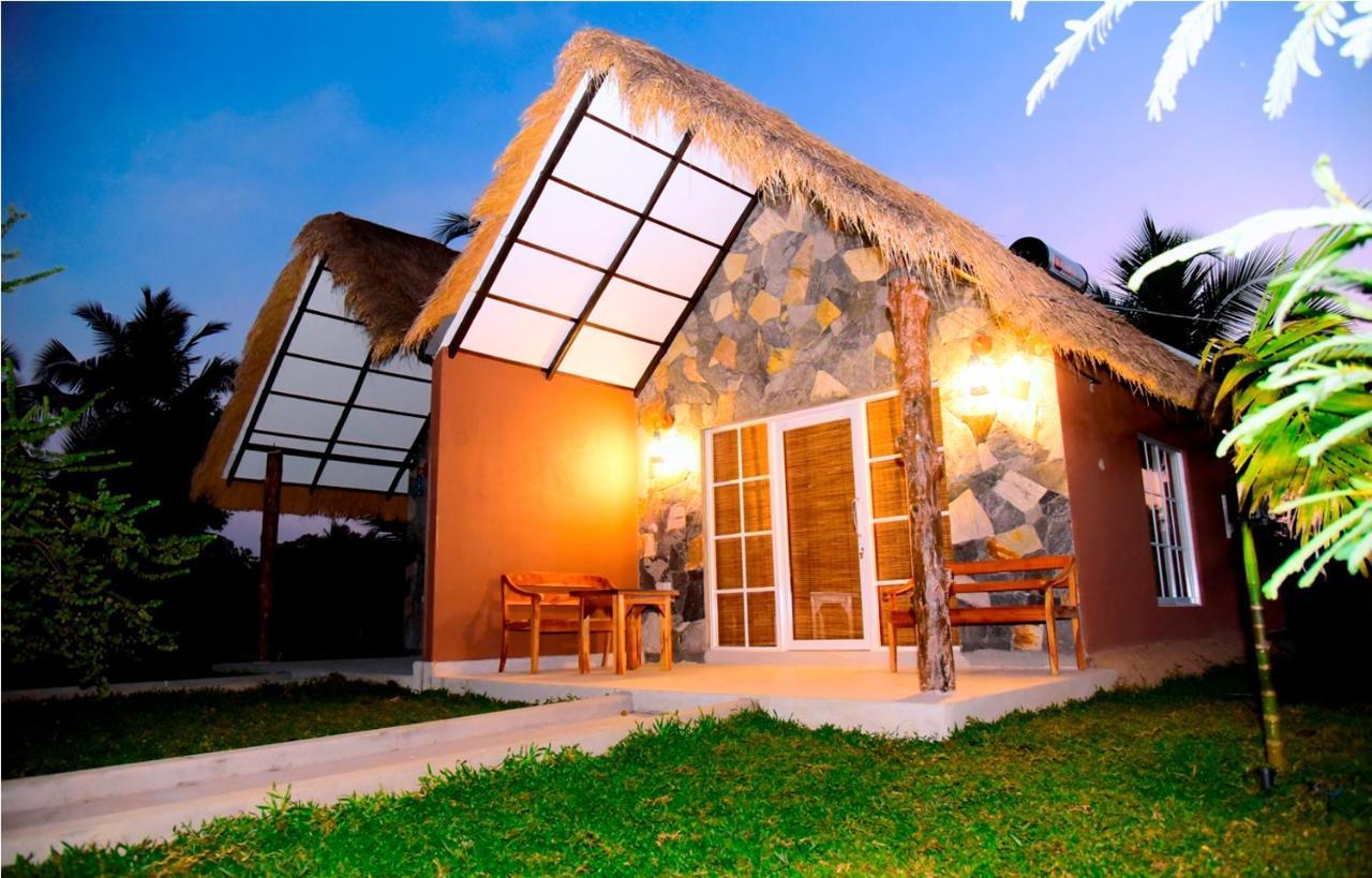 Coco Village Hotel Chilaw Bangadeniya Exteriör bild