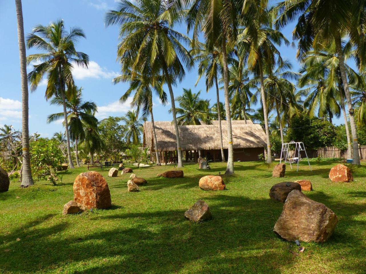 Coco Village Hotel Chilaw Bangadeniya Exteriör bild
